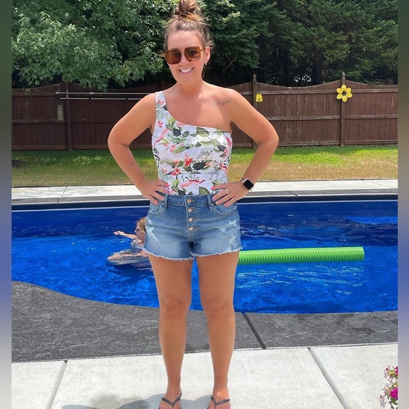 Meet your Posher, Stacie - Picture 10 of 16